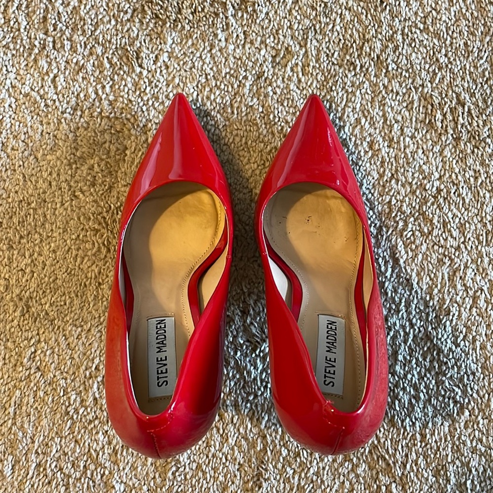 Red Steve Madden pumps ♥️